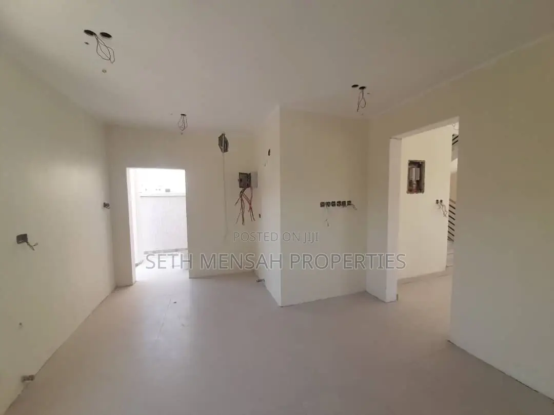 4bdrm House in Skm, Airport Residential Area for sale