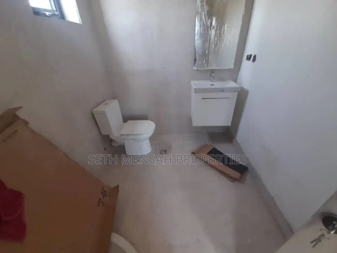 4bdrm House in Skm, Airport Residential Area for sale