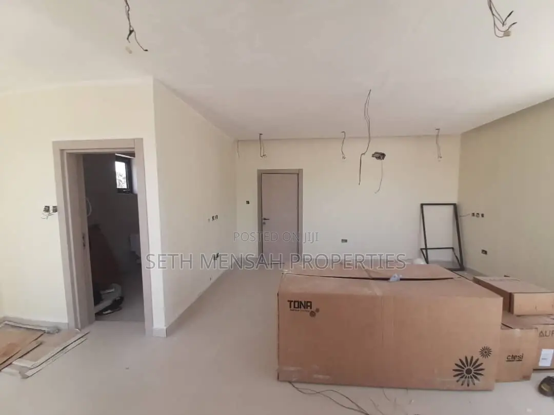 4bdrm House in Skm, Airport Residential Area for sale