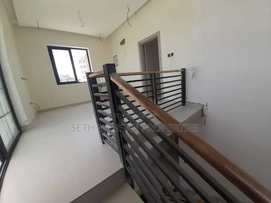 4bdrm House in Skm, Airport Residential Area for sale