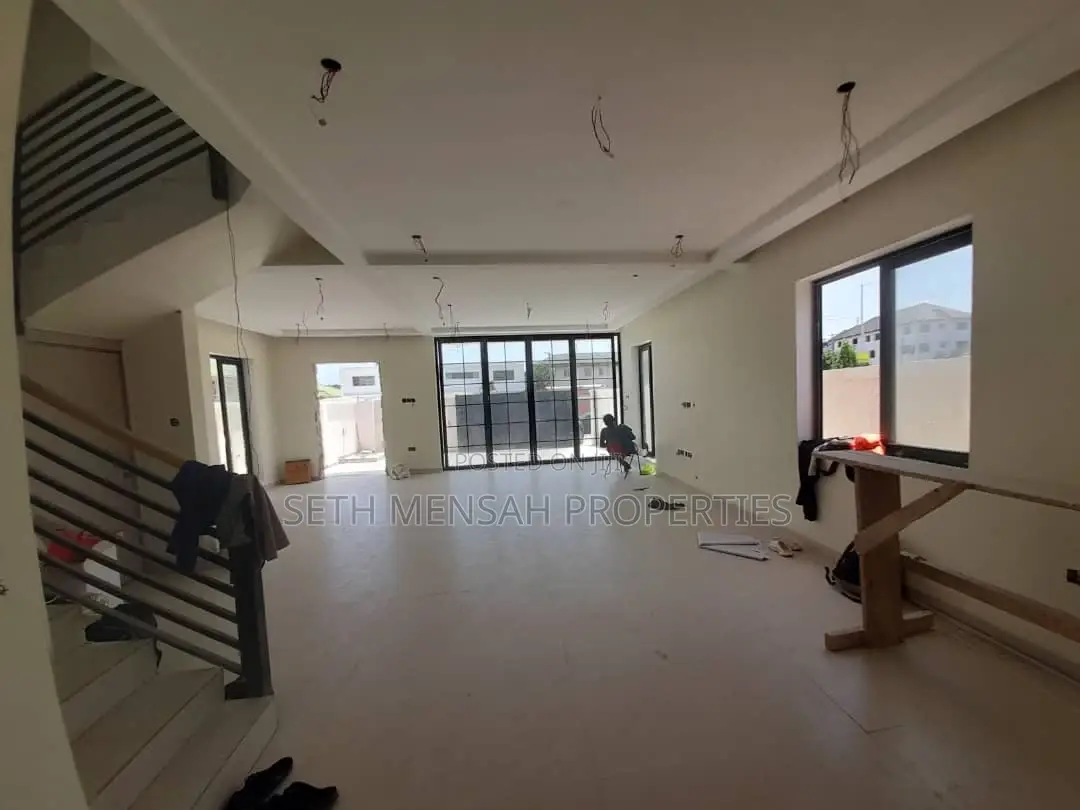 4bdrm House in Skm, Airport Residential Area for sale