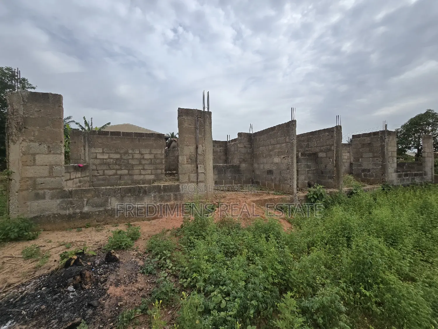 6bdrm Apartment in Fredimens Real, Atwima Nwabiagya for sale