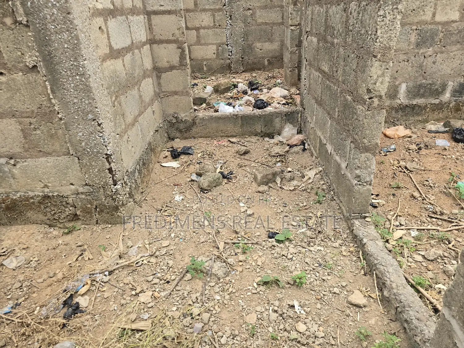 6bdrm Apartment in Fredimens Real, Atwima Nwabiagya for sale