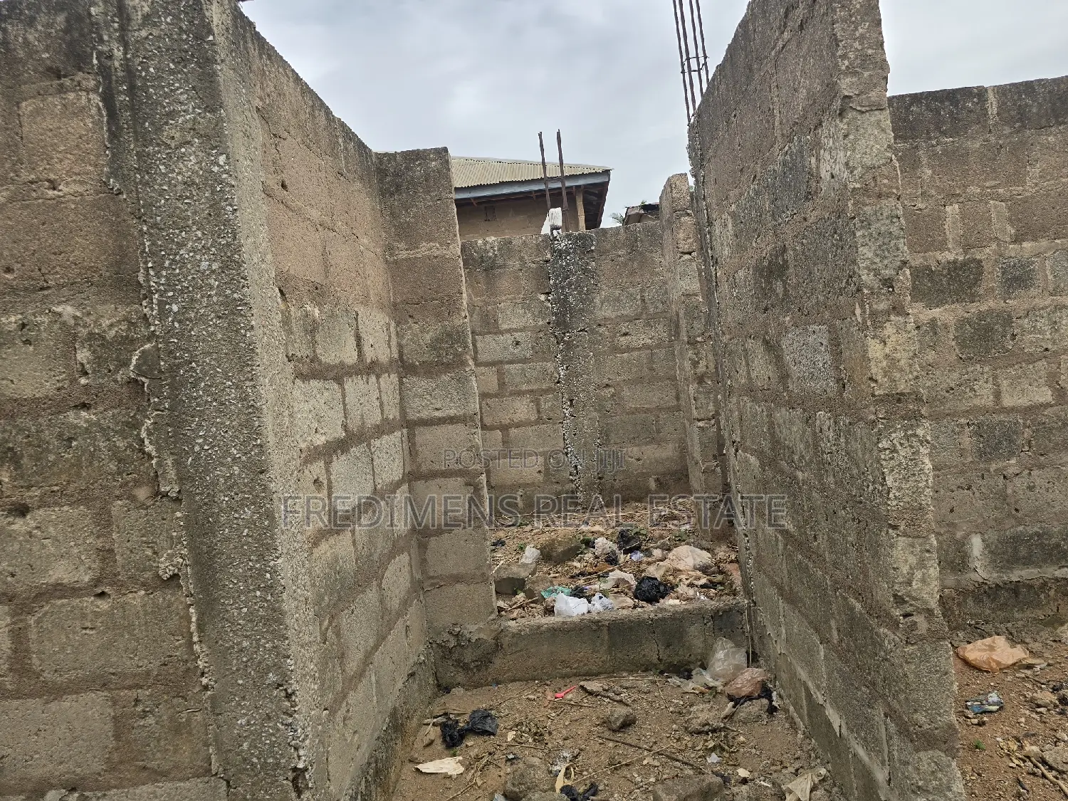 6bdrm Apartment in Fredimens Real, Atwima Nwabiagya for sale
