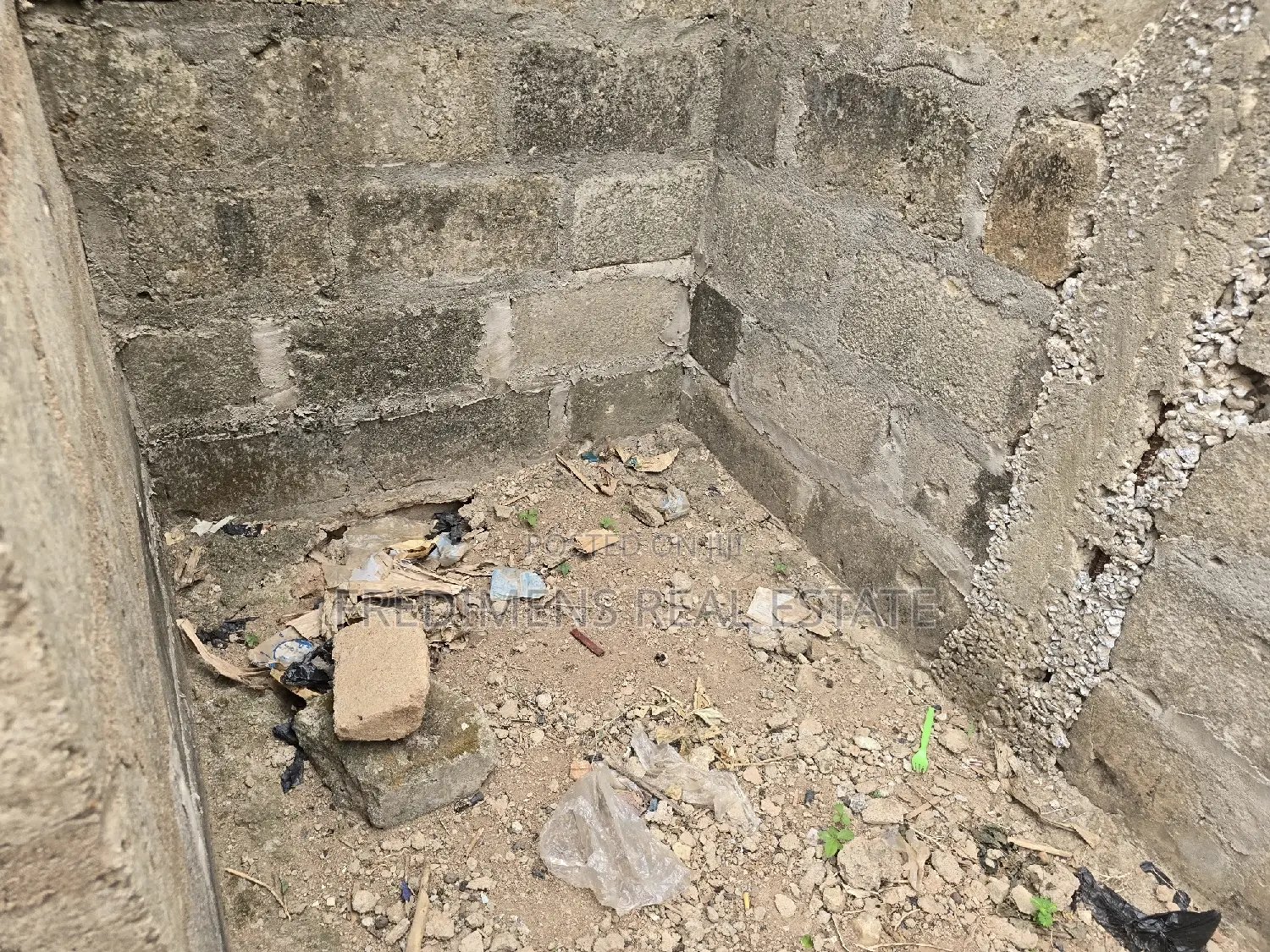 6bdrm Apartment in Fredimens Real, Atwima Nwabiagya for sale