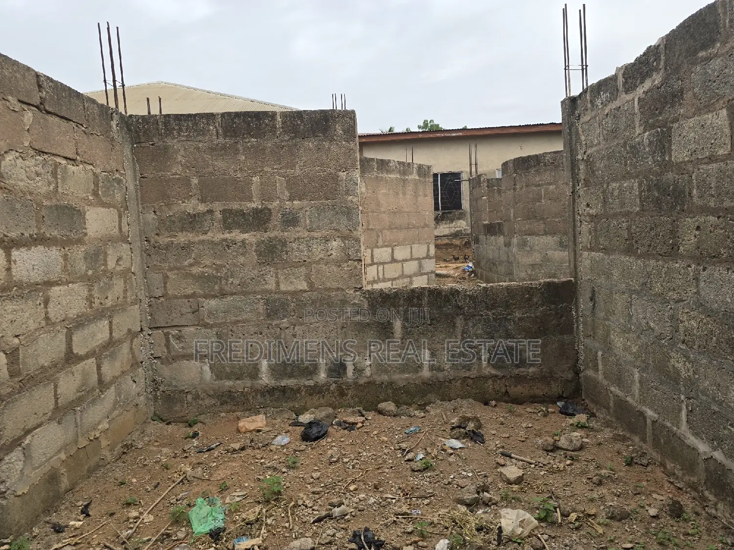 6bdrm Apartment in Fredimens Real, Atwima Nwabiagya for sale