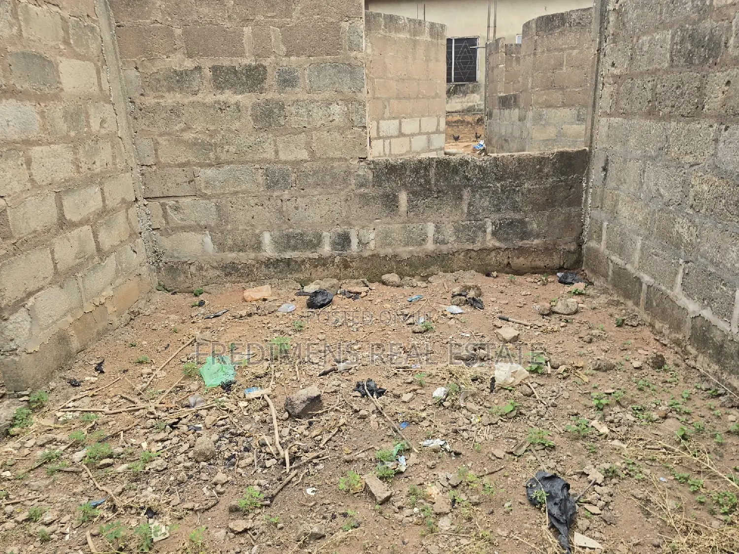 6bdrm Apartment in Fredimens Real, Atwima Nwabiagya for sale
