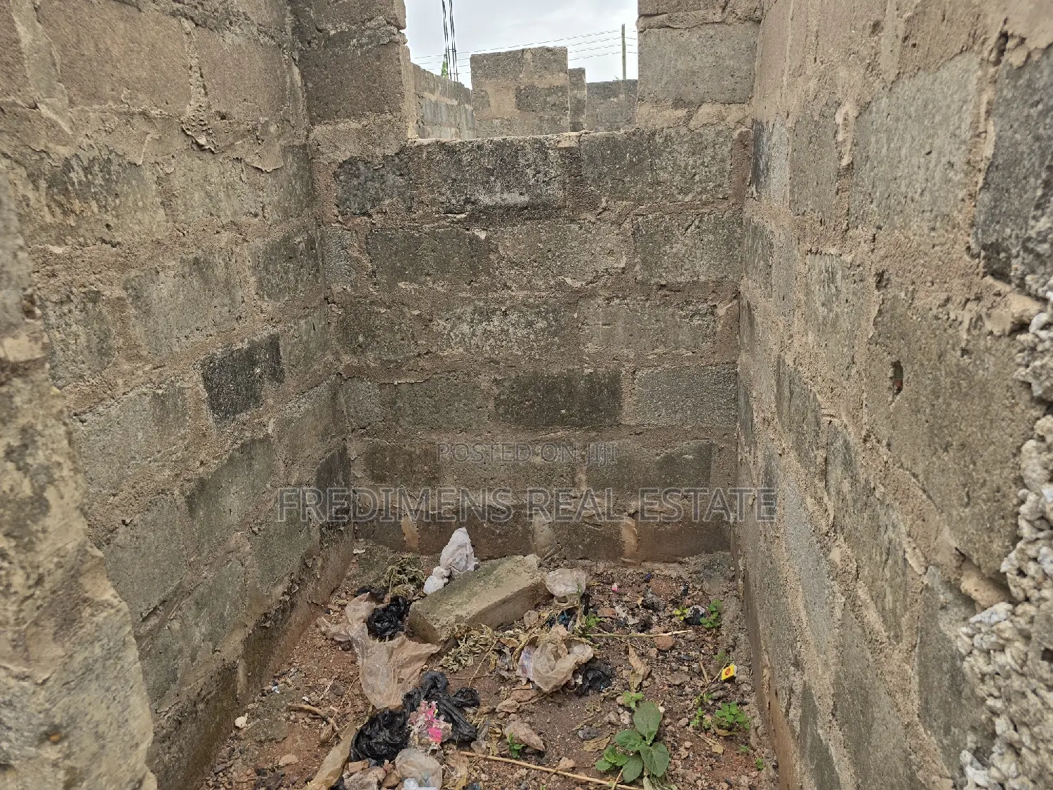 6bdrm Apartment in Fredimens Real, Atwima Nwabiagya for sale
