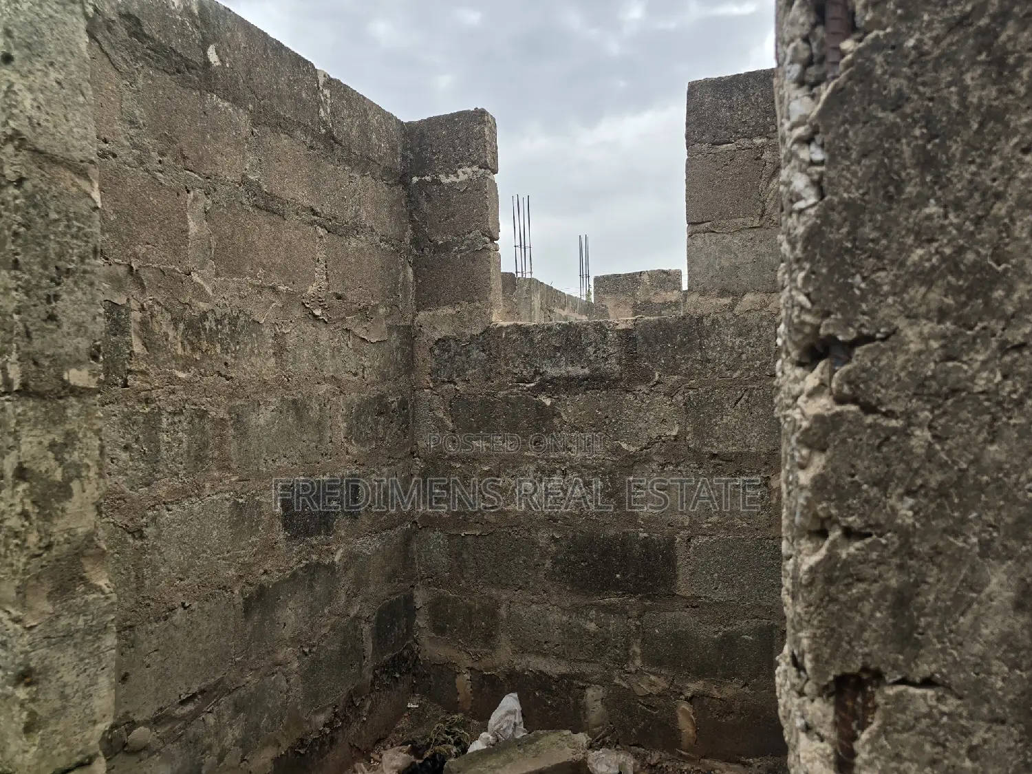 6bdrm Apartment in Fredimens Real, Atwima Nwabiagya for sale