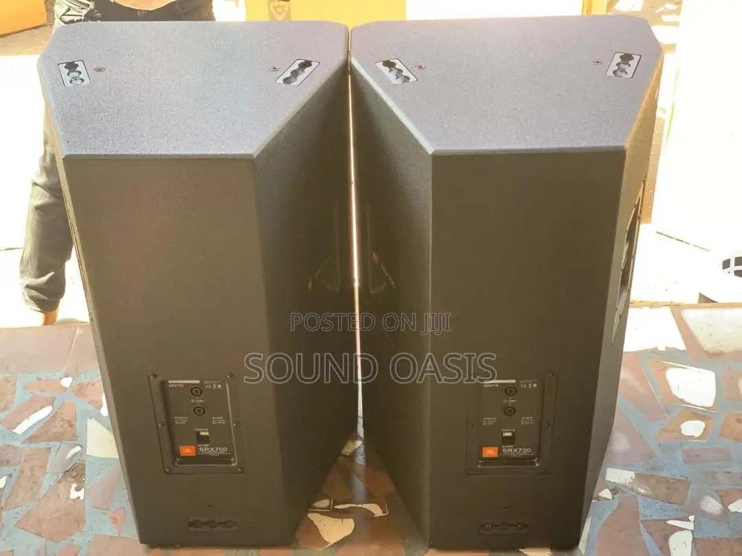 JBL SRX 715 Professional Mid-Range/Short-Range Speakers