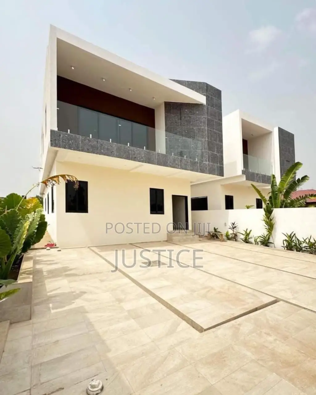 4bdrm Duplex in Oyarifa for sale