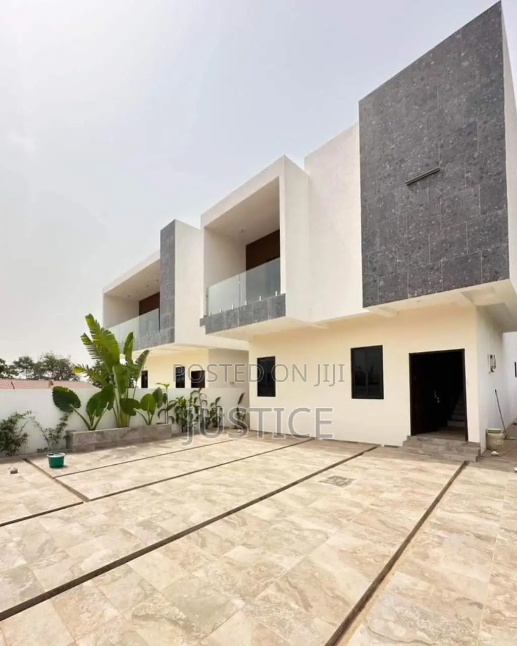 4bdrm Duplex in Oyarifa for sale