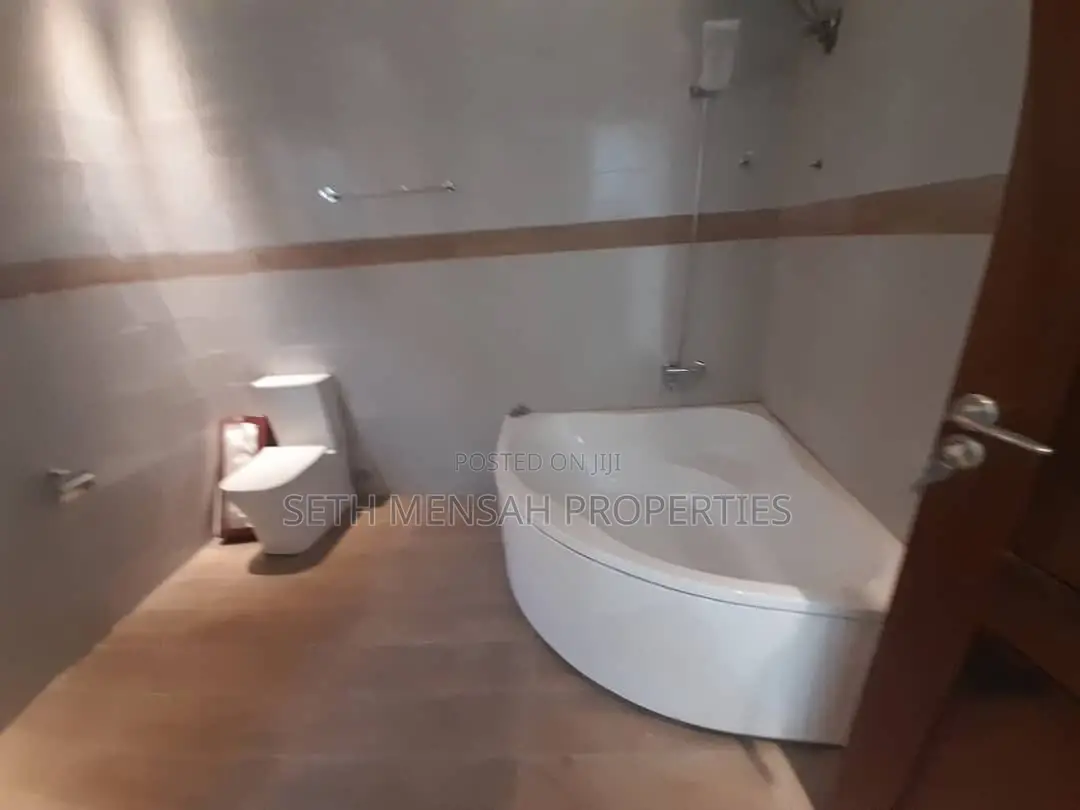 4bdrm House in Skm, West Legon for sale