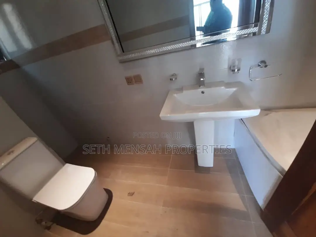 4bdrm House in Skm, West Legon for sale