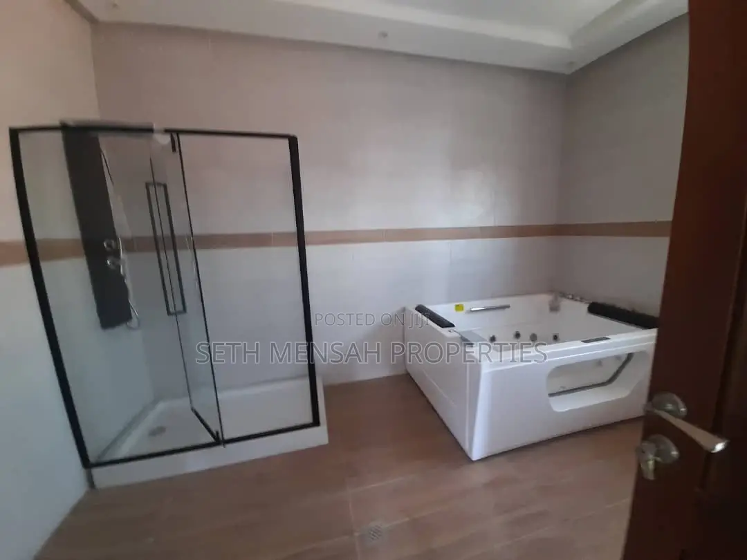 4bdrm House in Skm, West Legon for sale