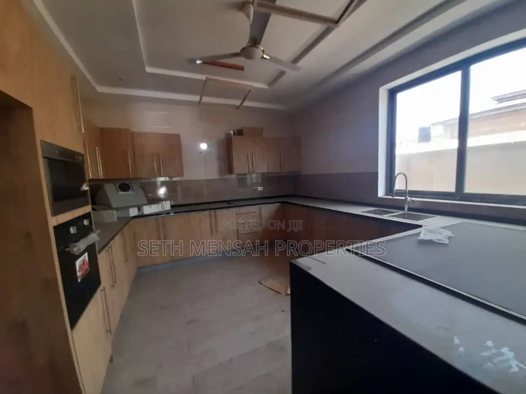 4bdrm House in Skm, West Legon for sale