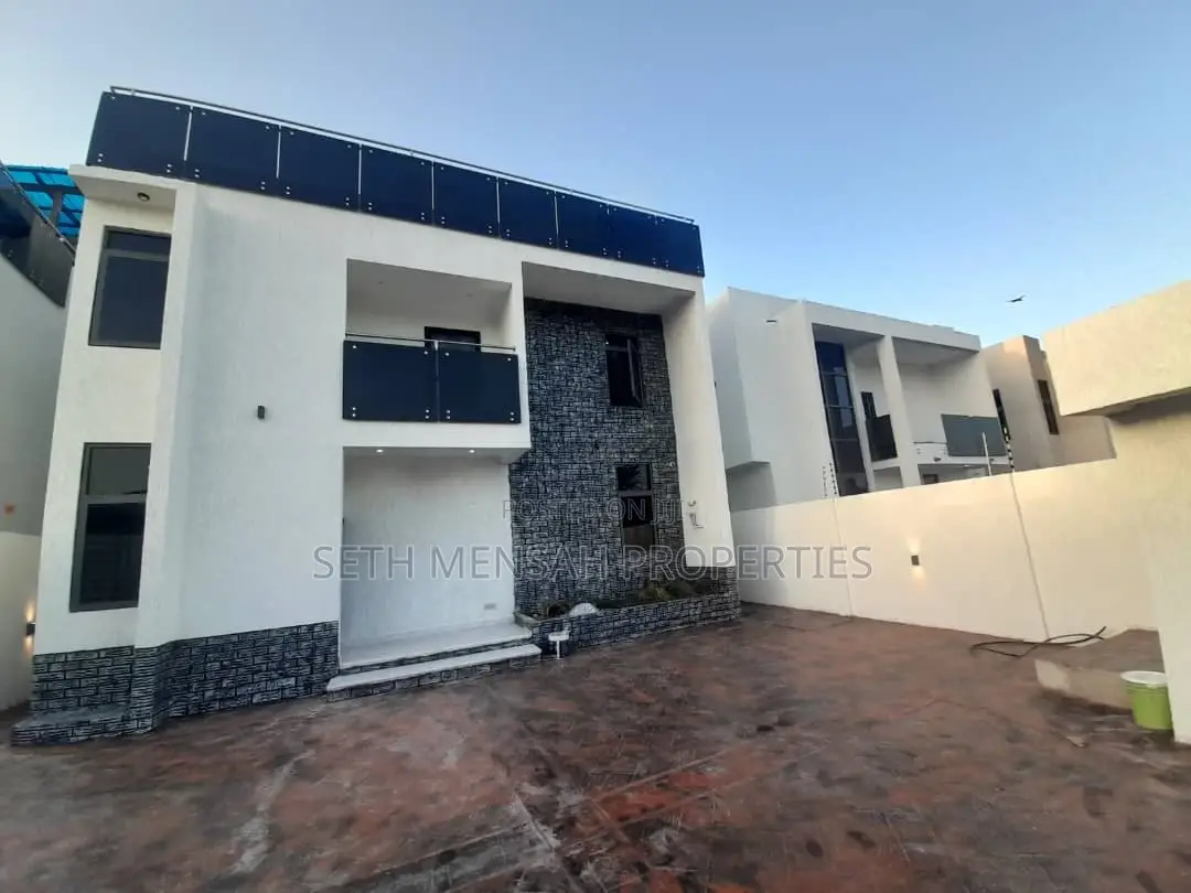 4bdrm House in Skm, East Legon for sale