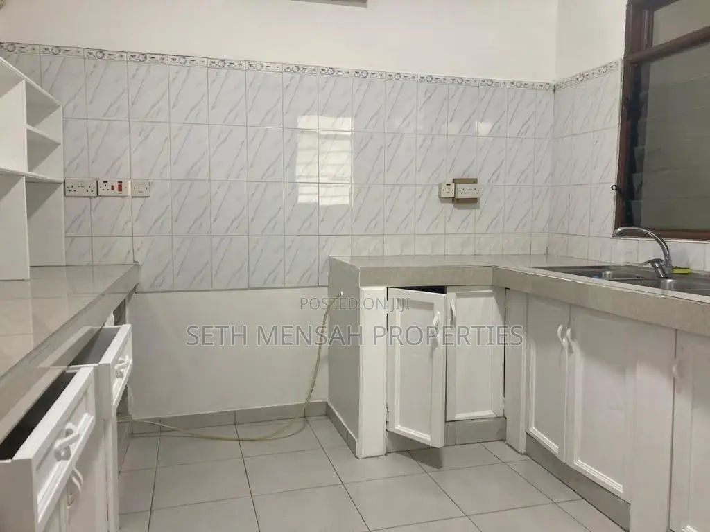 4bdrm House in Skm, Airport Residential Area for rent