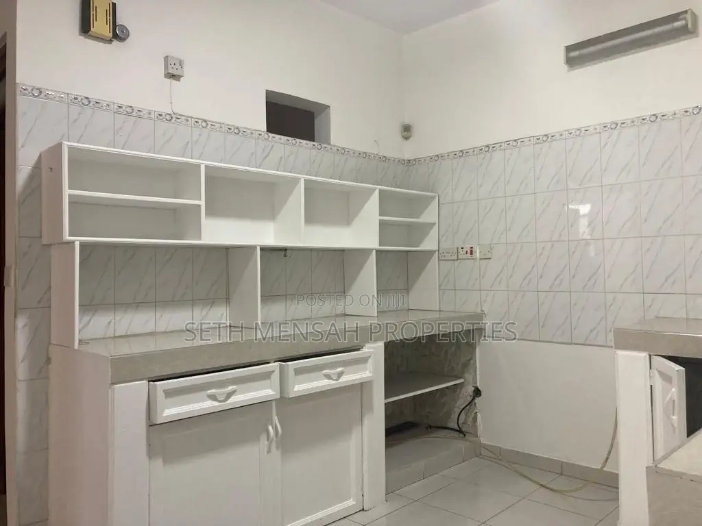 4bdrm House in Skm, Airport Residential Area for rent