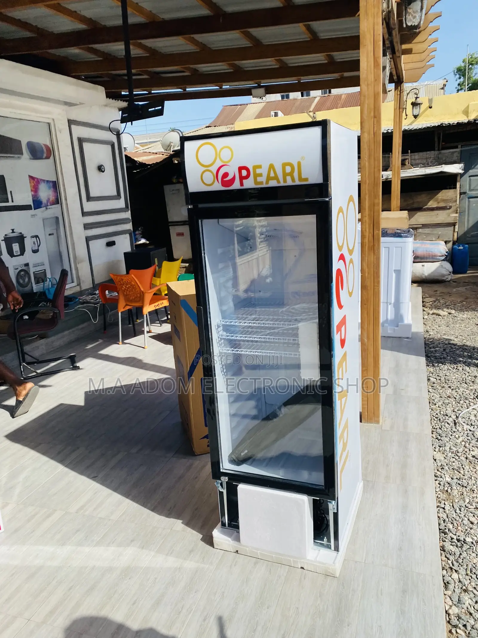Quality Yet Affordable Pearl PVC-316 1 Door Display Fridge.