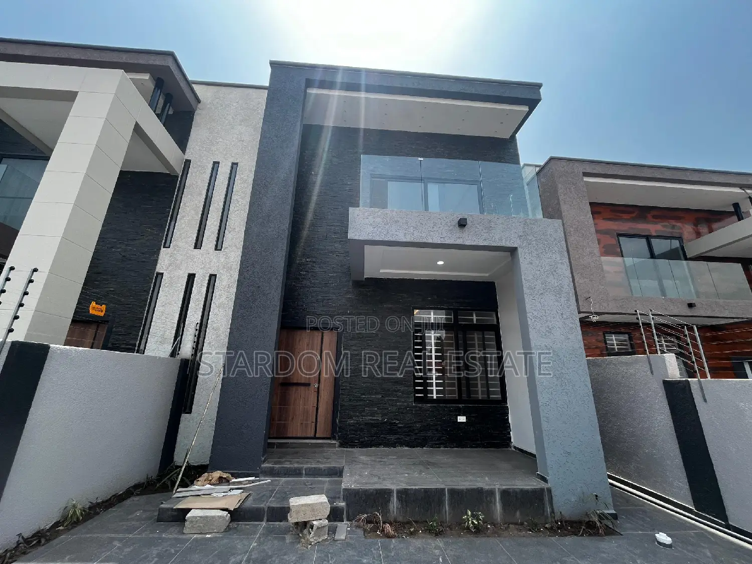 4bdrm Duplex in East Legon for sale