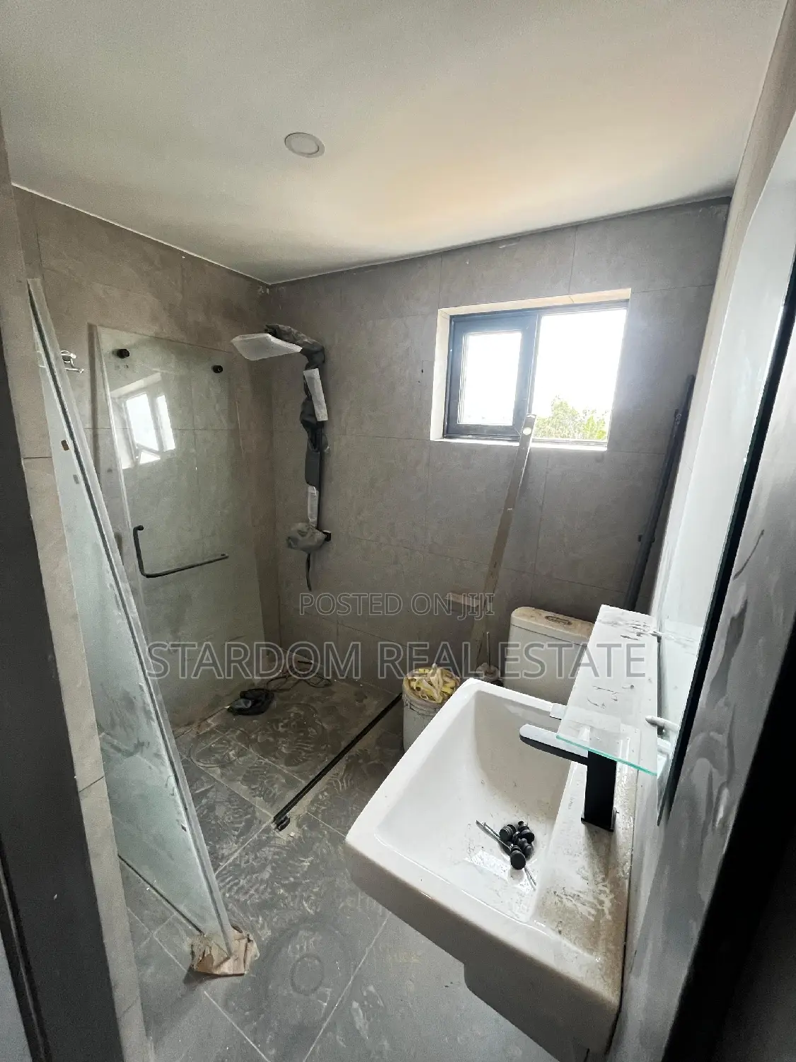 4bdrm Duplex in East Legon for sale