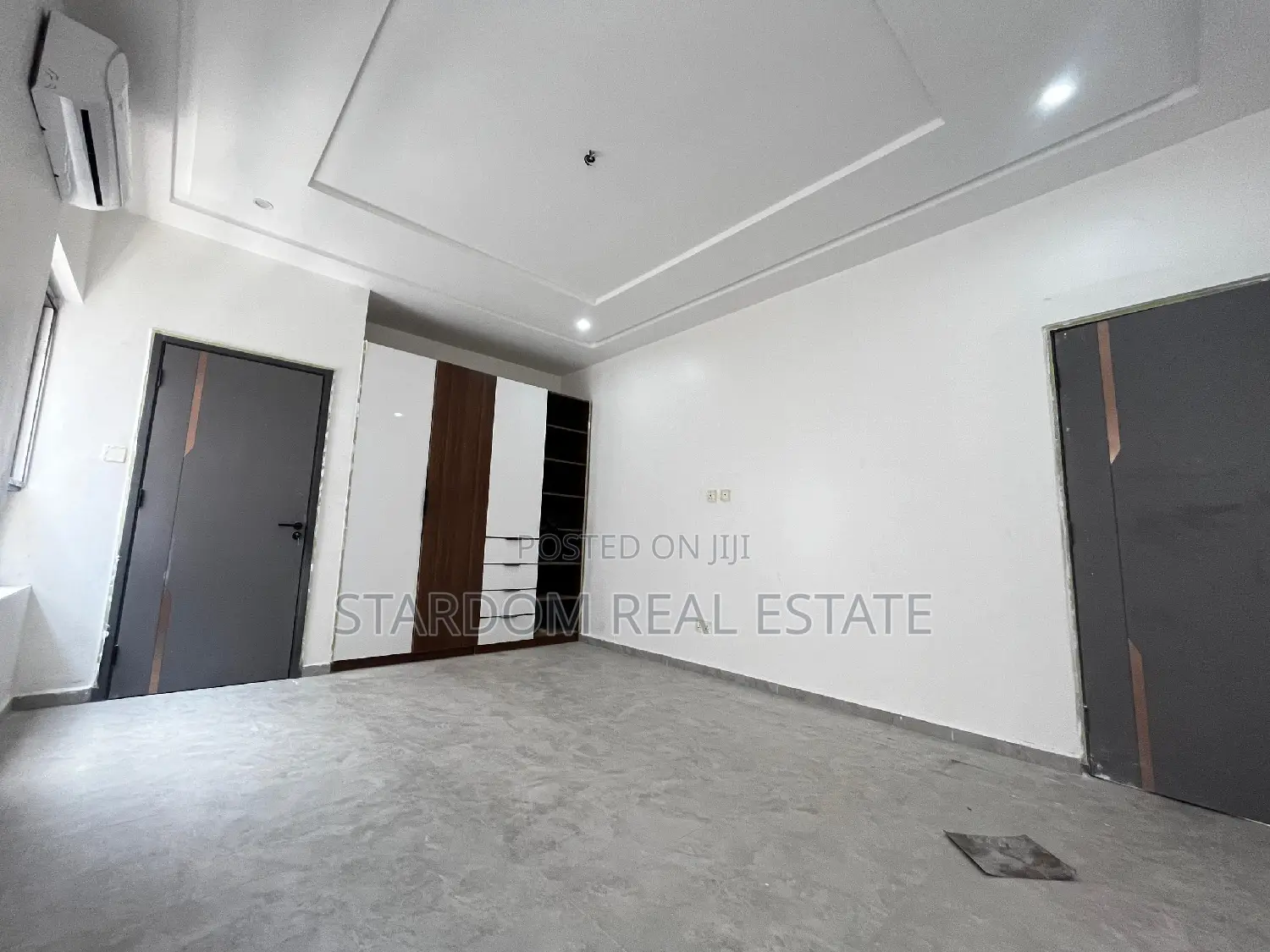 4bdrm Duplex in East Legon for sale