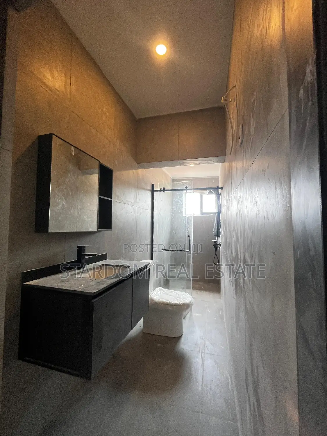 4bdrm Duplex in East Legon for sale