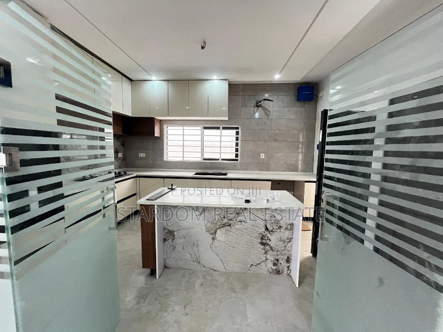 4bdrm Duplex in East Legon for sale