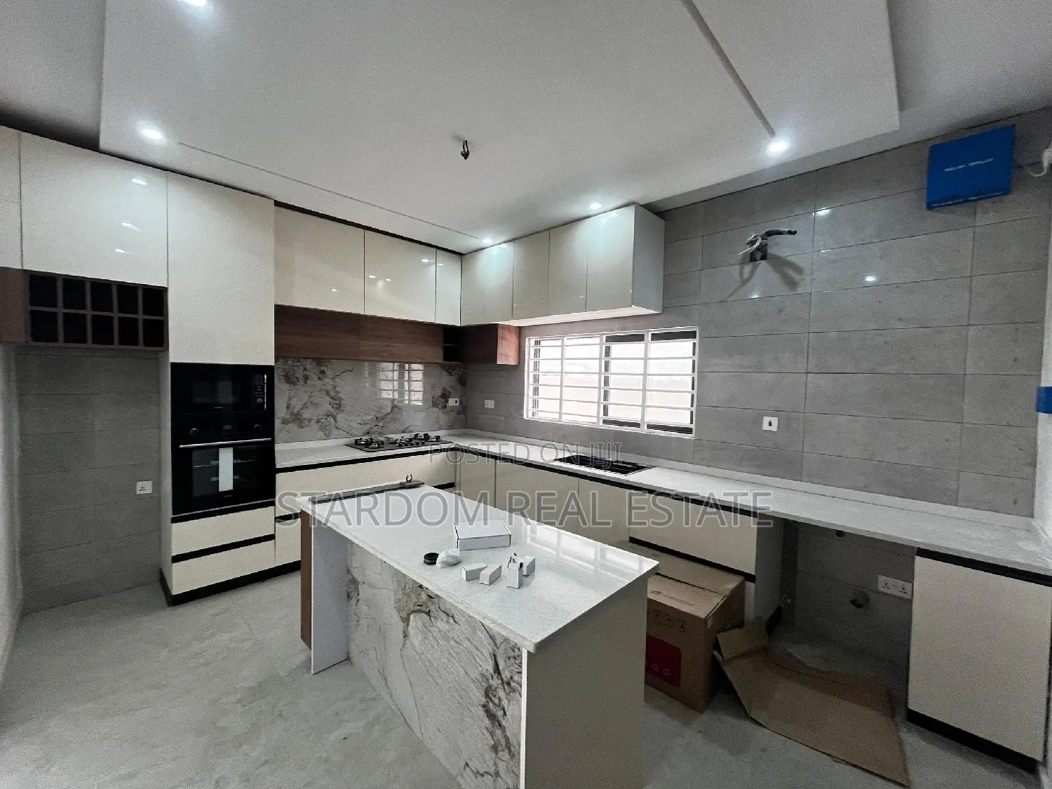 4bdrm Duplex in East Legon for sale