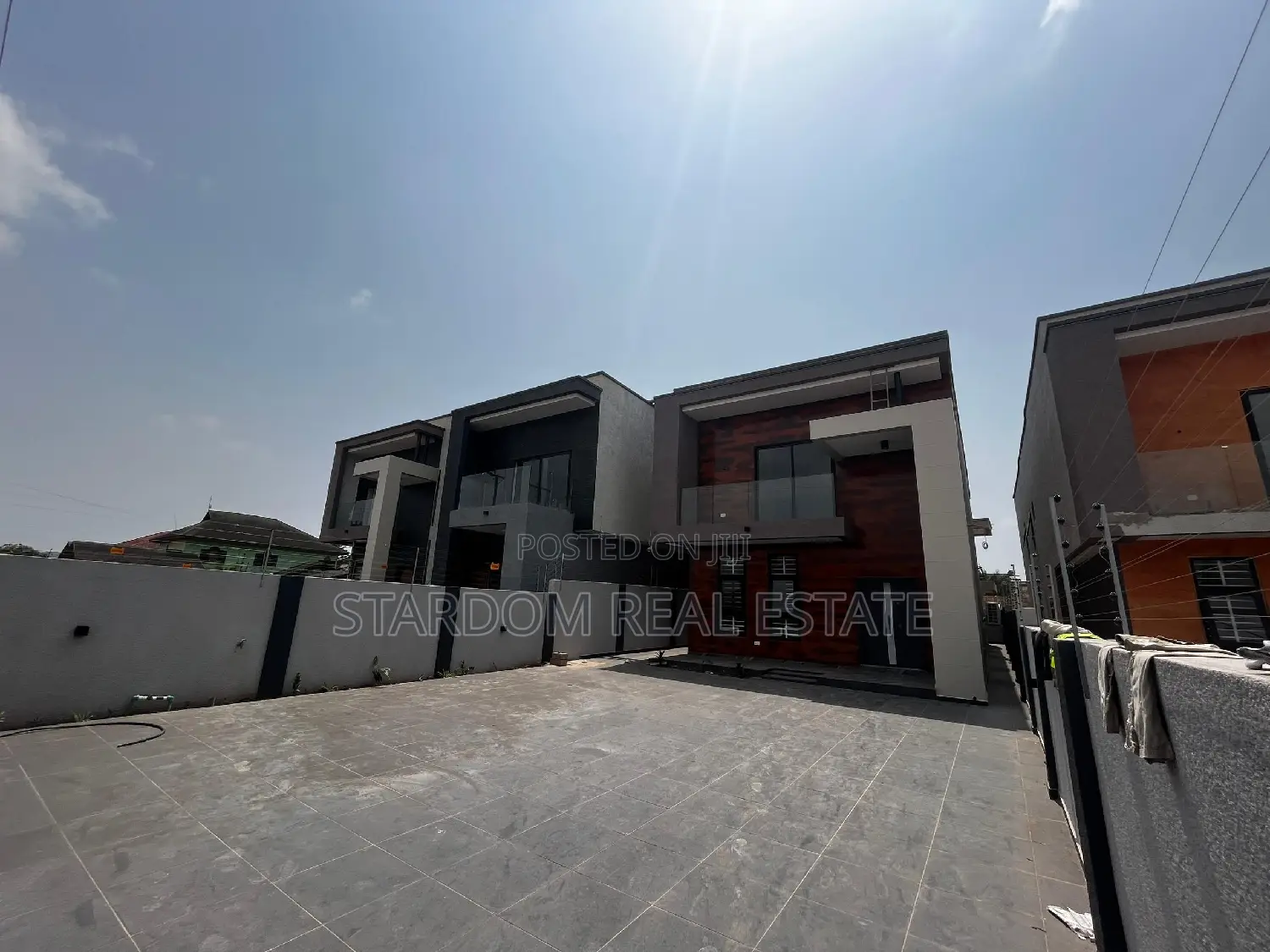 4bdrm Duplex in East Legon for sale