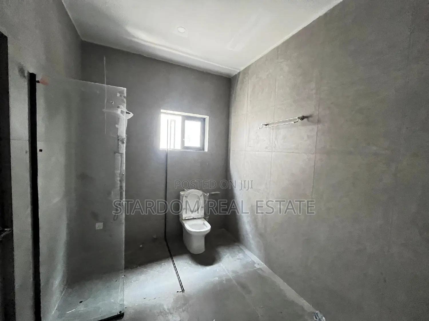 4bdrm Duplex in East Legon for sale