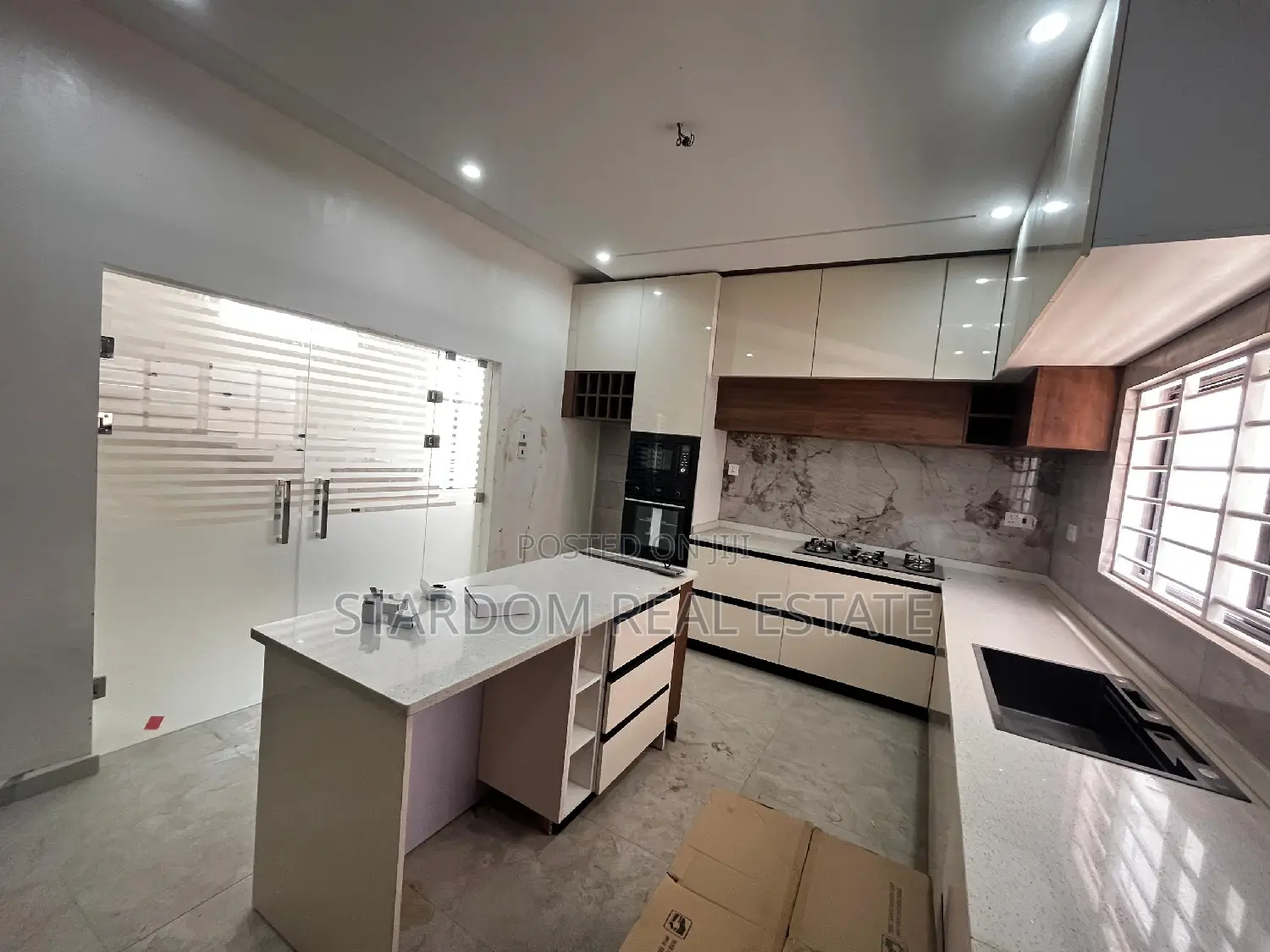 4bdrm Duplex in East Legon for sale