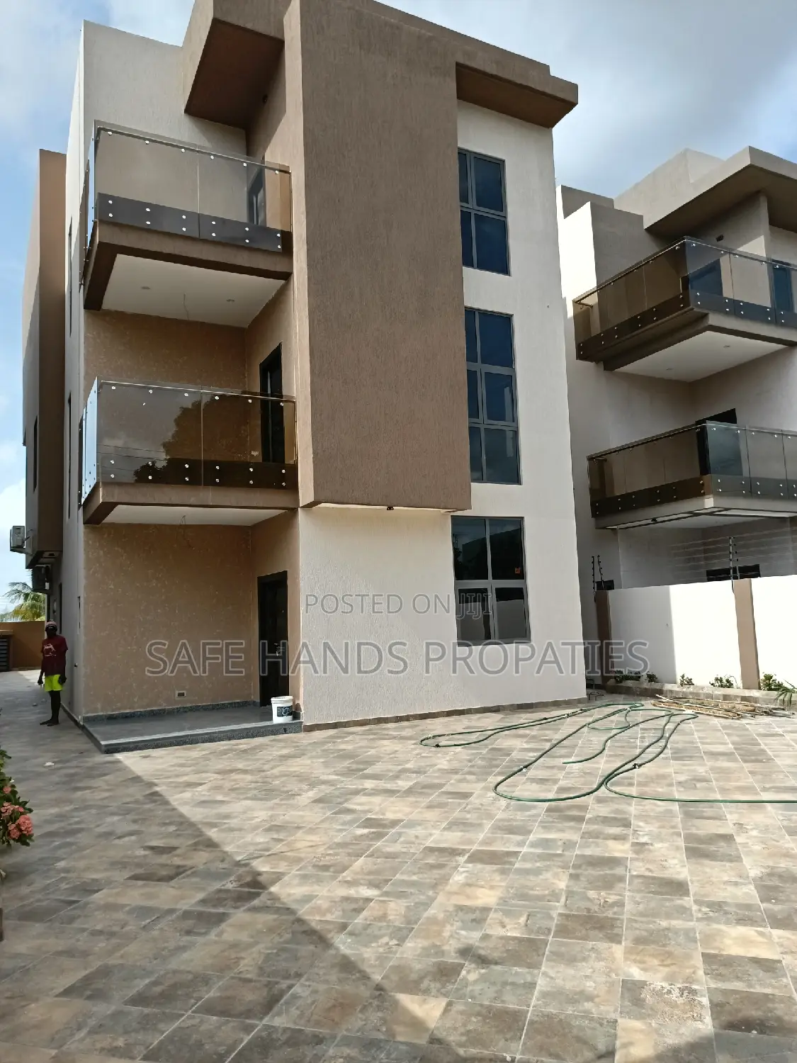 5bdrm Mansion in East Legon for rent