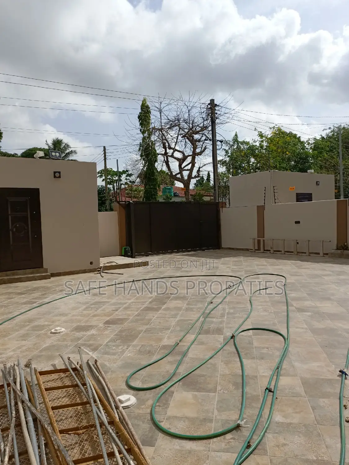5bdrm Mansion in East Legon for rent