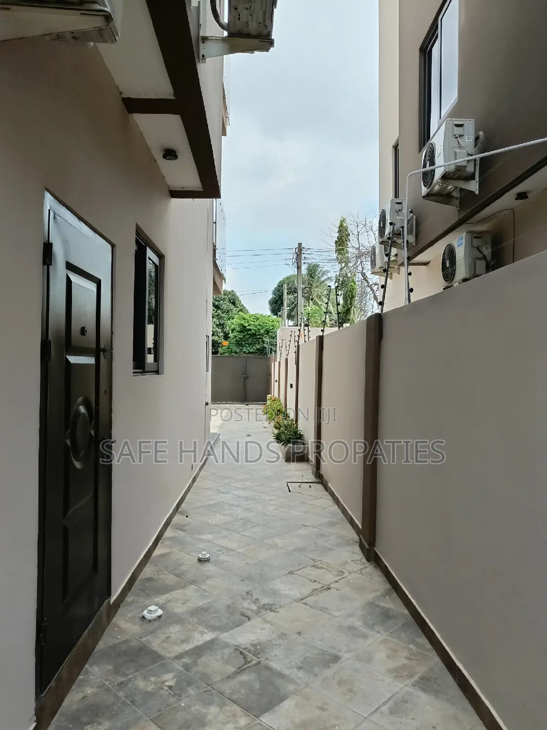 5bdrm Mansion in East Legon for rent