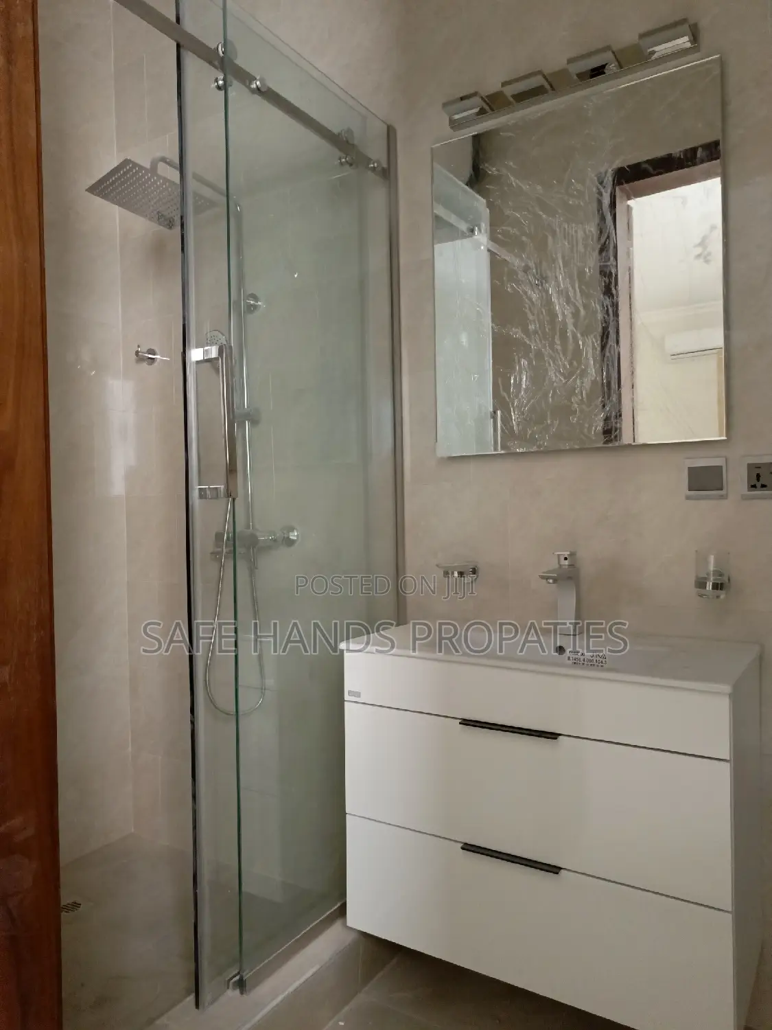 5bdrm Mansion in East Legon for rent