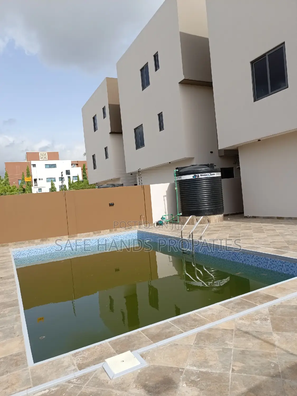 5bdrm Mansion in East Legon for rent