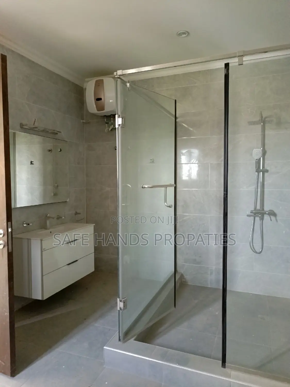 5bdrm Mansion in East Legon for rent
