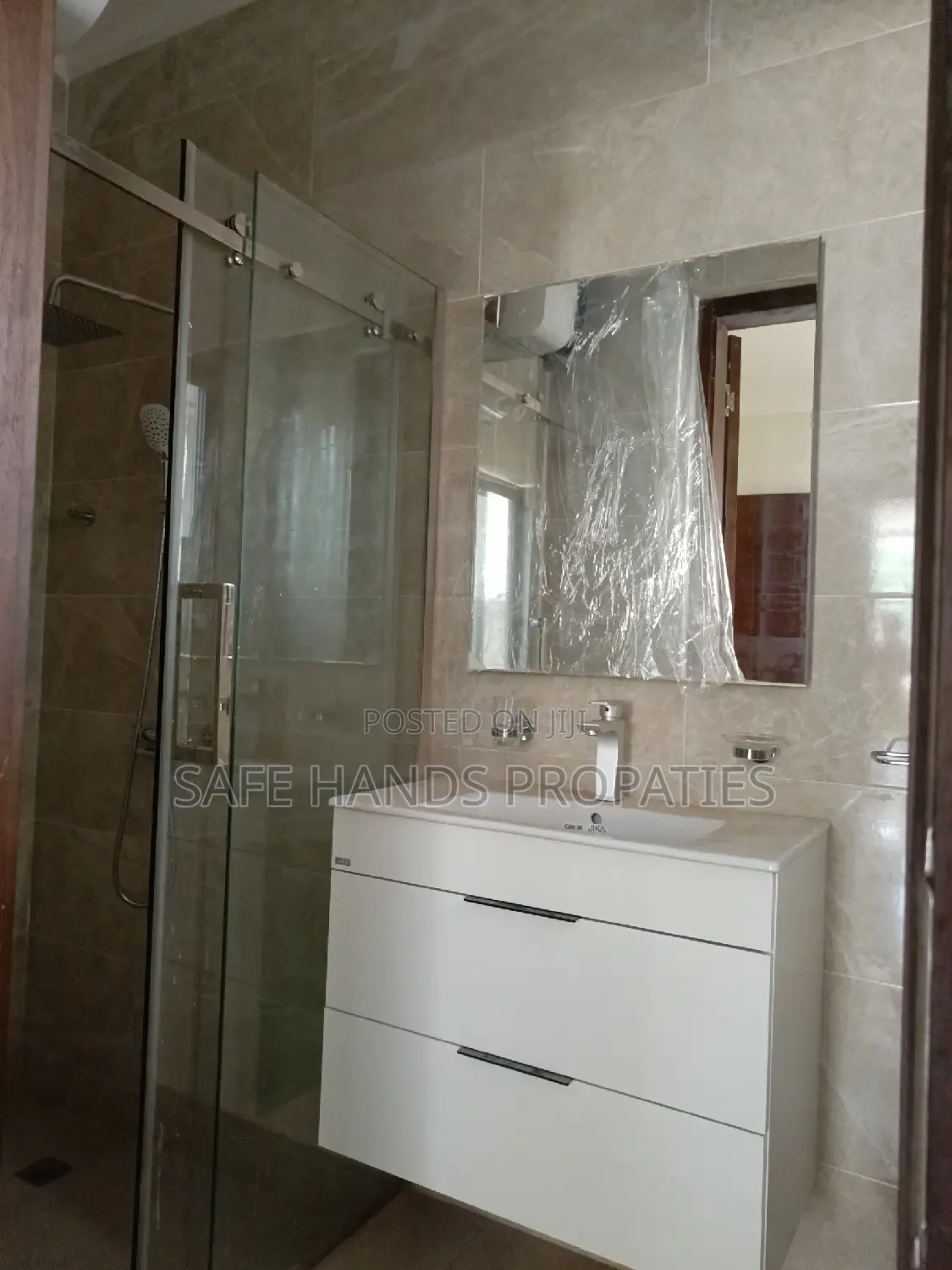 5bdrm Mansion in East Legon for rent