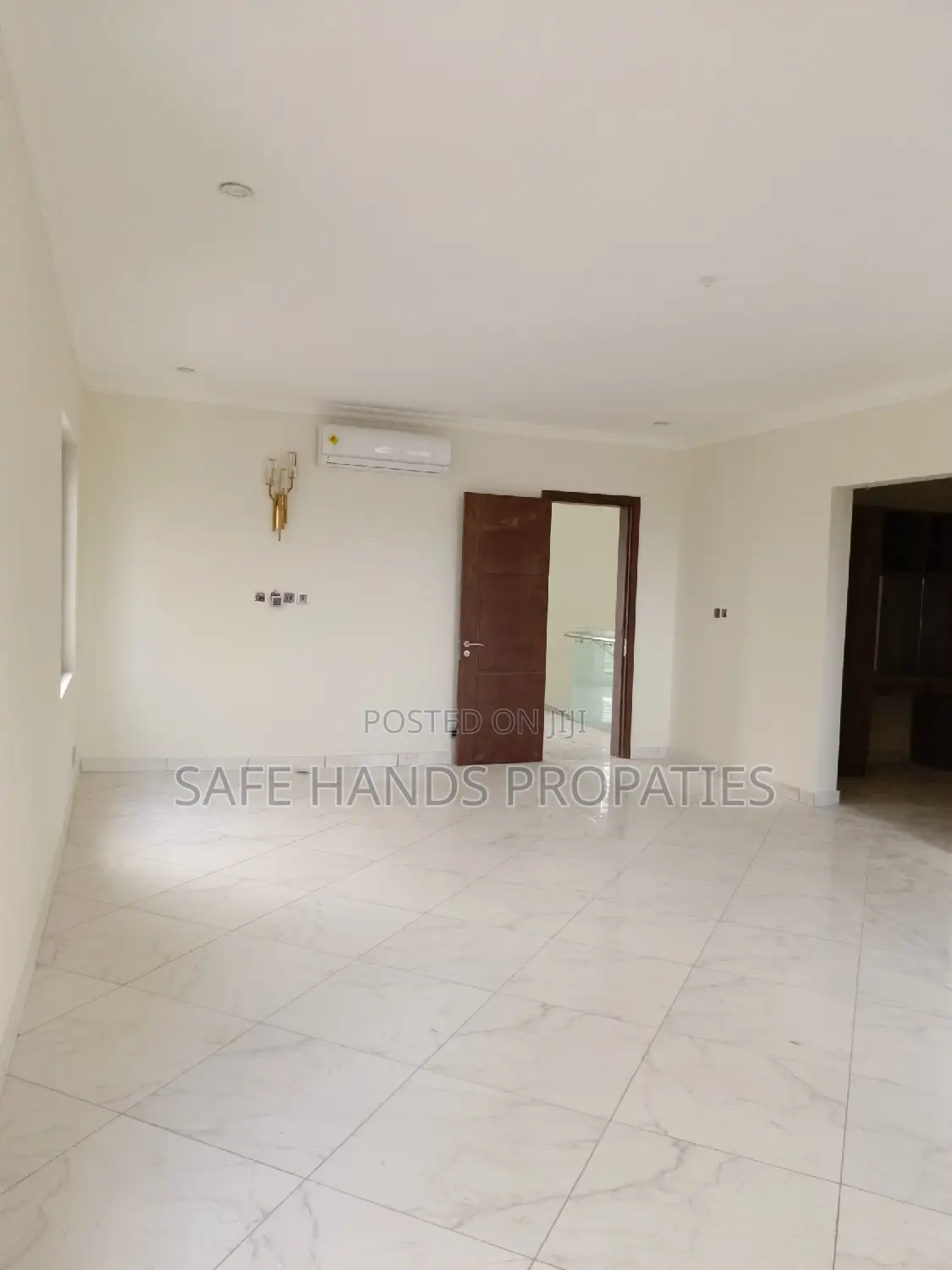 5bdrm Mansion in East Legon for rent