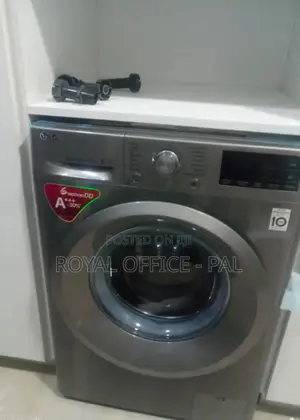 Clean LG 8KG Front Load Washing Machine