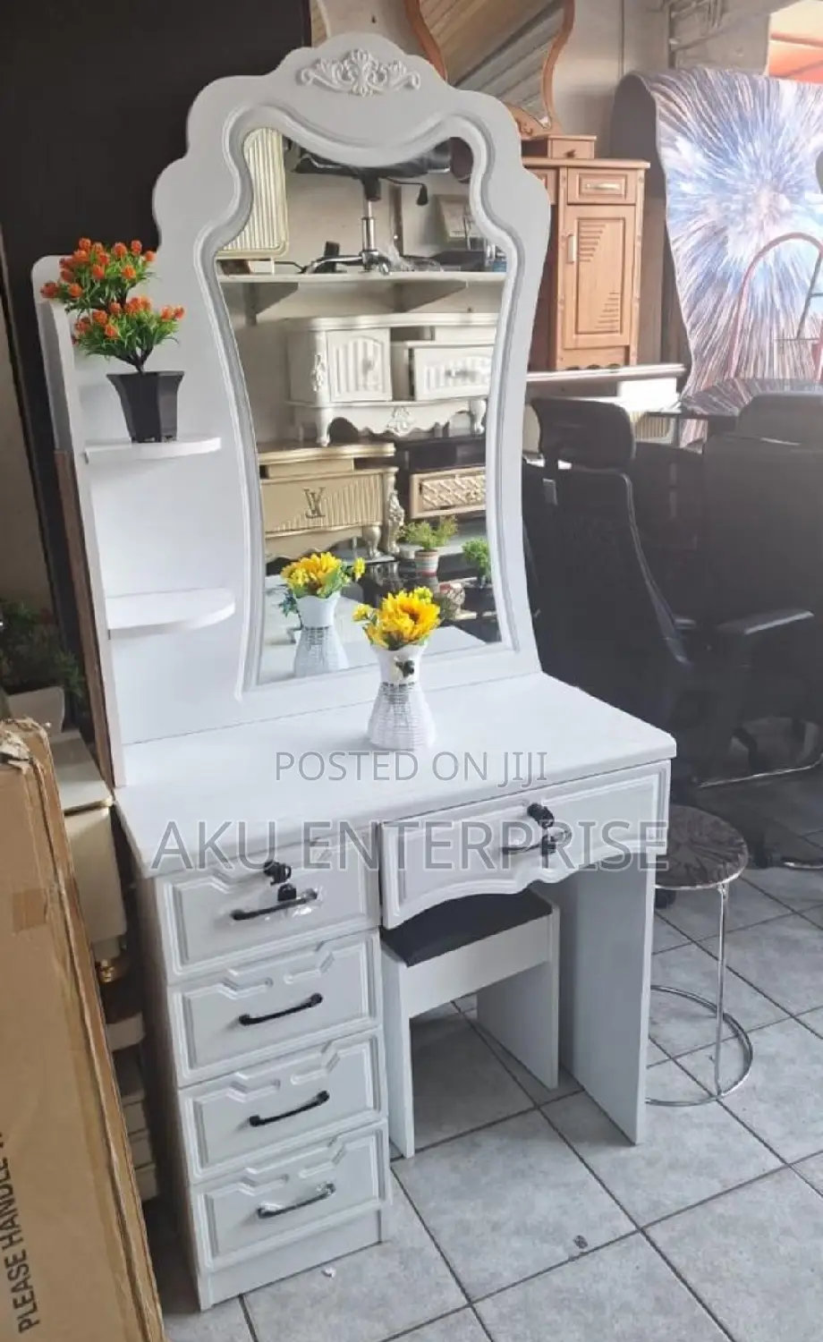 Dressing Mirror Table and Chair Dresser