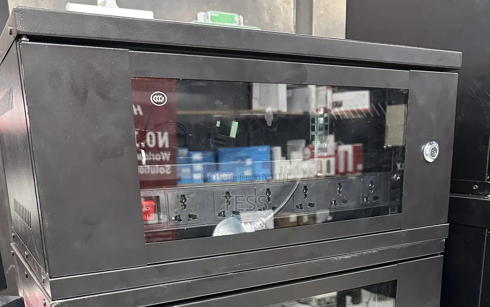 4u Rack Cabinet Glass Door Wit Pdu Coolingfan(520x350x240)