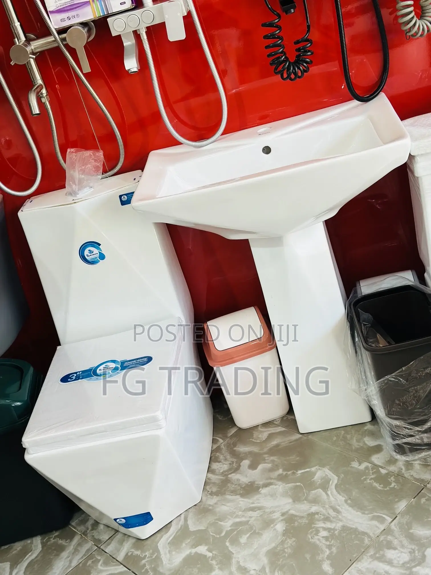 Water Closet - Diamond Toilet Seat With Pedestal Basin
