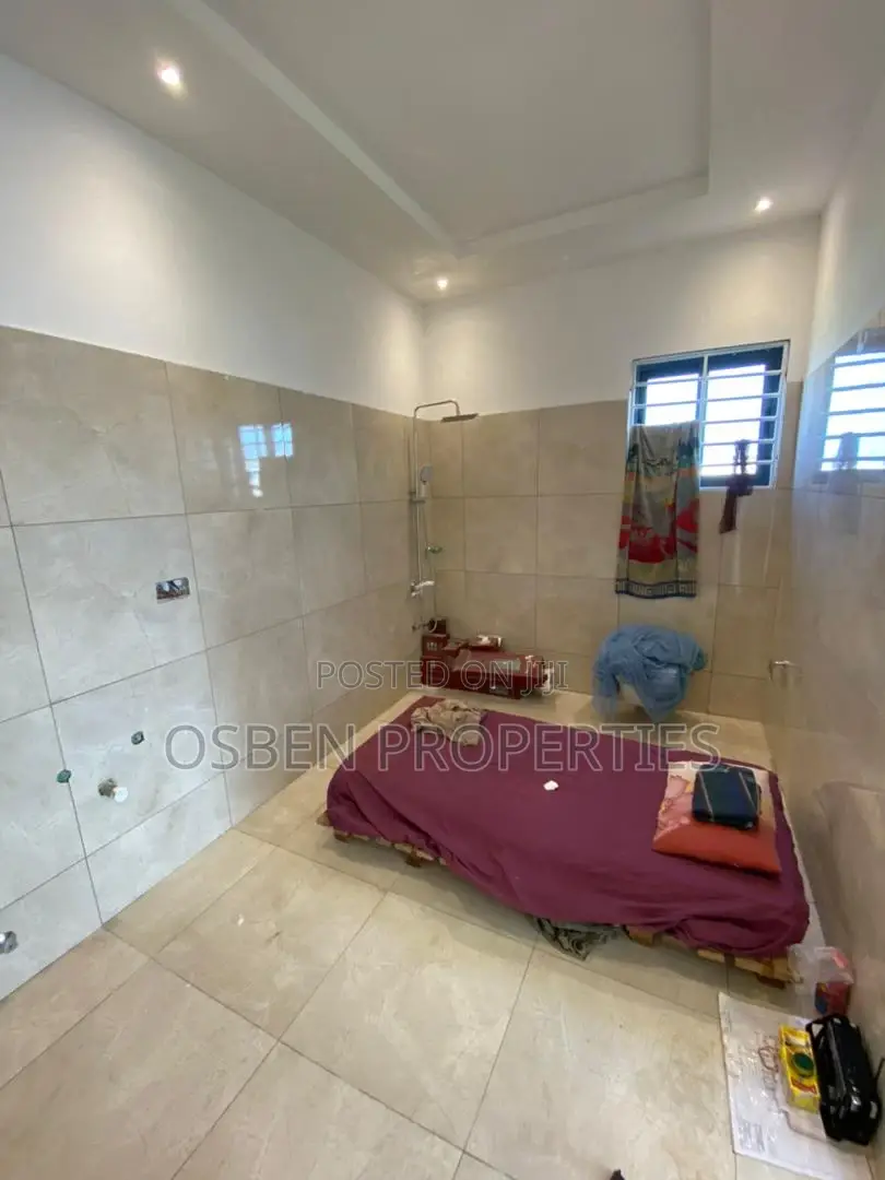 4bdrm Duplex in Pleasant Properties, East Legon for sale