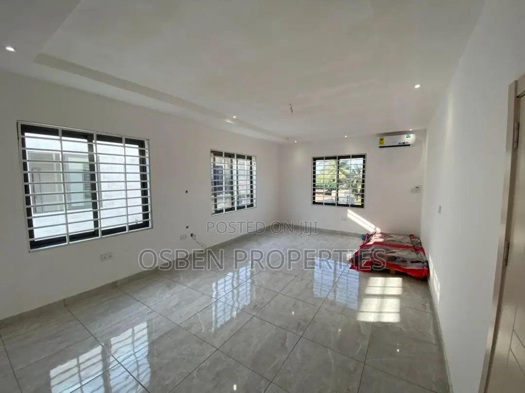 4bdrm Duplex in Pleasant Properties, East Legon for sale