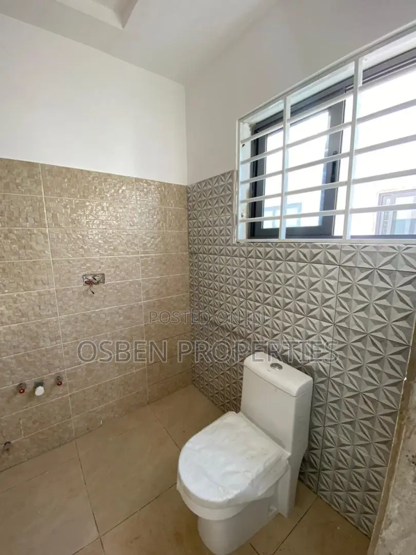 4bdrm Duplex in Pleasant Properties, East Legon for sale