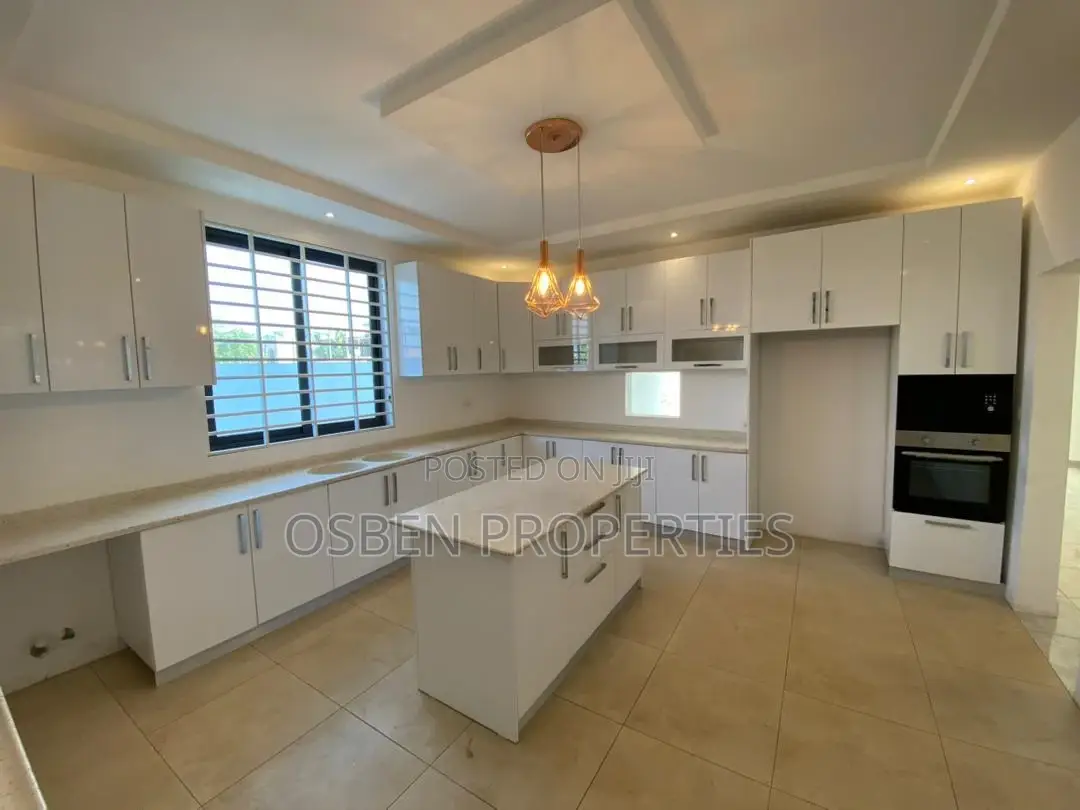 4bdrm Duplex in Pleasant Properties, East Legon for sale