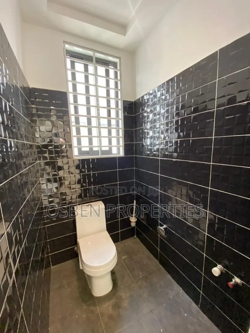 4bdrm Duplex in Pleasant Properties, East Legon for sale